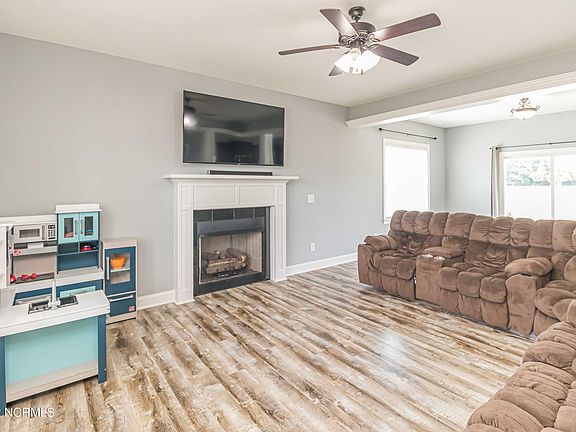 4th image of 213 Weeping Willow Dr