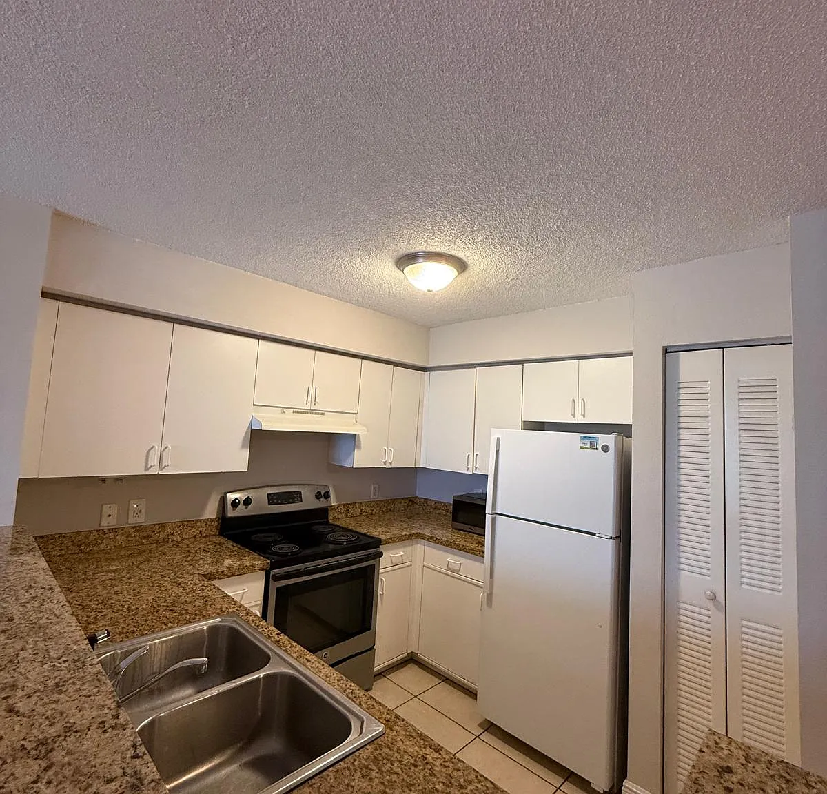 2 bed, 818 sqft, $2,450 — Photo 4