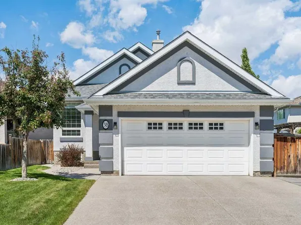 38 S Cranleigh Cmn SE, Calgary, AB T3M 1G5