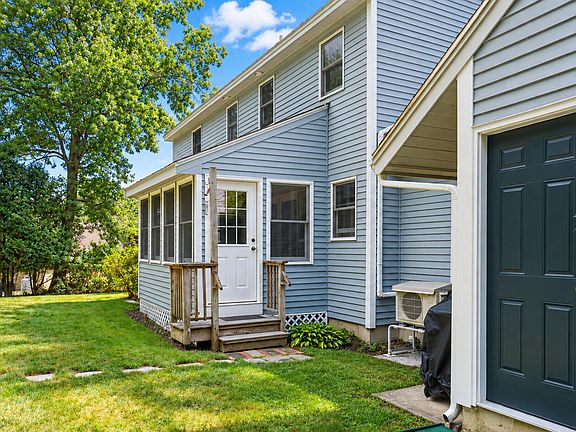 4th image of 32 Carriage Hill Drive