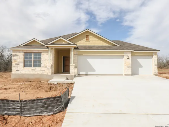 117 Cheyenne Drive, Floresville, TX 78114