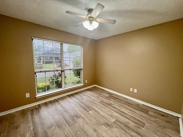 1232 Greystone Ln — Photo 31