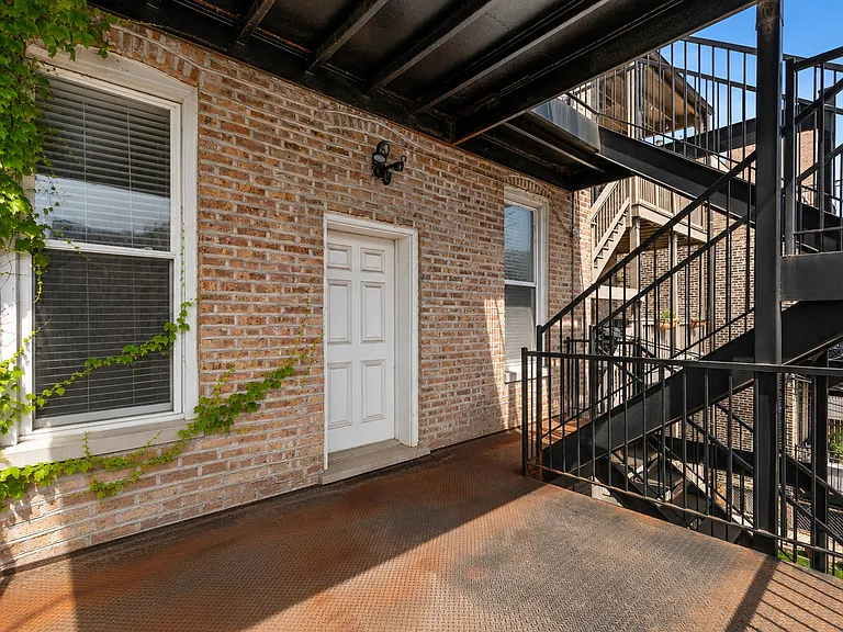841 N Damen Ave #2R — Photo 15