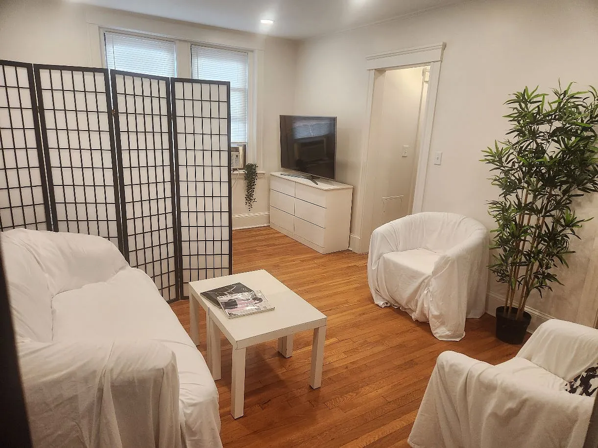 Studio, 400 sqft, $1,750 — Photo 1