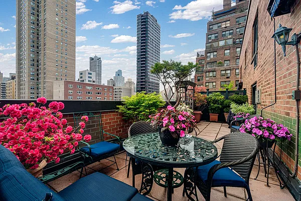 Sold by Compass | media 8