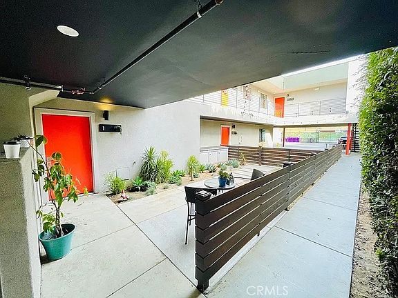 3rd image of 944 Pacific Ave