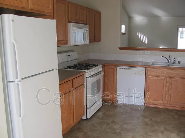 1706 W Tieton — Photo 2