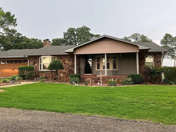 1189 N 4220th Rd, Hugo, OK 74743