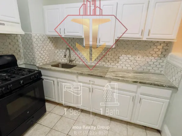 1508 Summit Avenue image 2 of 14