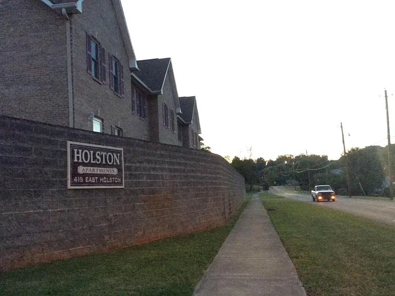 415 E Holston Ave #4 — Photo 1
