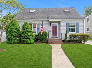 26 Wellfleet Rd, East Rockaway, NY 11518