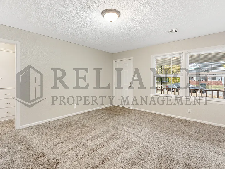 726 S Bonn St — Photo 4