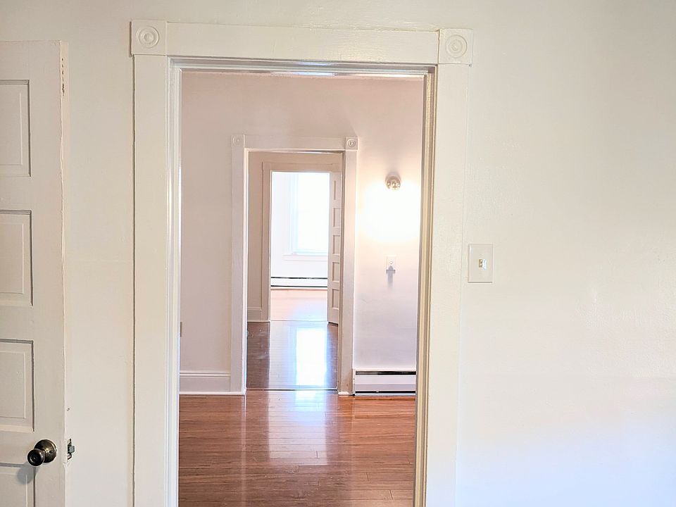 1st image of 612 E Morton St #1