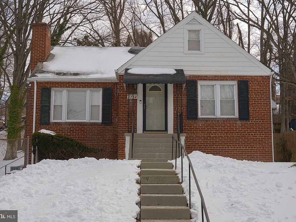 1st image of 5704 Woodland Dr