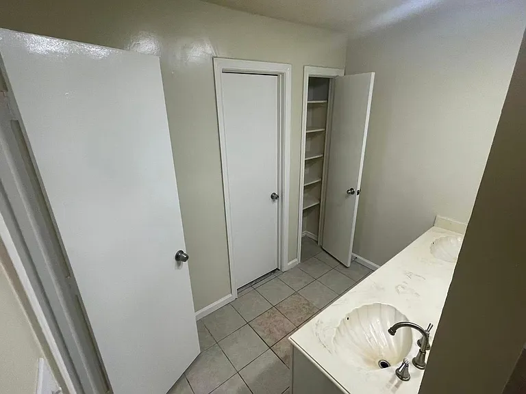 4520 Louisville Dr — Photo 15