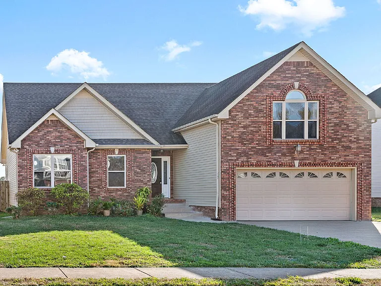 3565 Southwood Dr — Photo 2