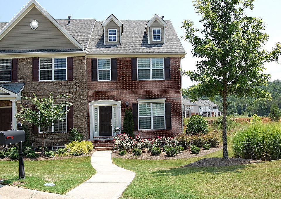 Brick end unit with yard