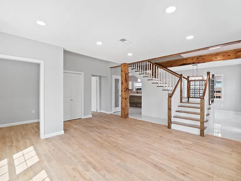 2220 Holman St — Photo 4
