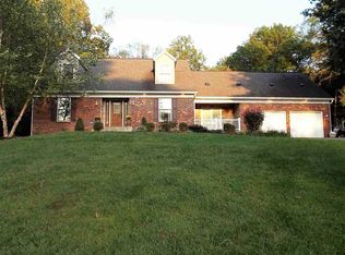 8811 Whispering Tree Ln, Evansville, IN 47711
