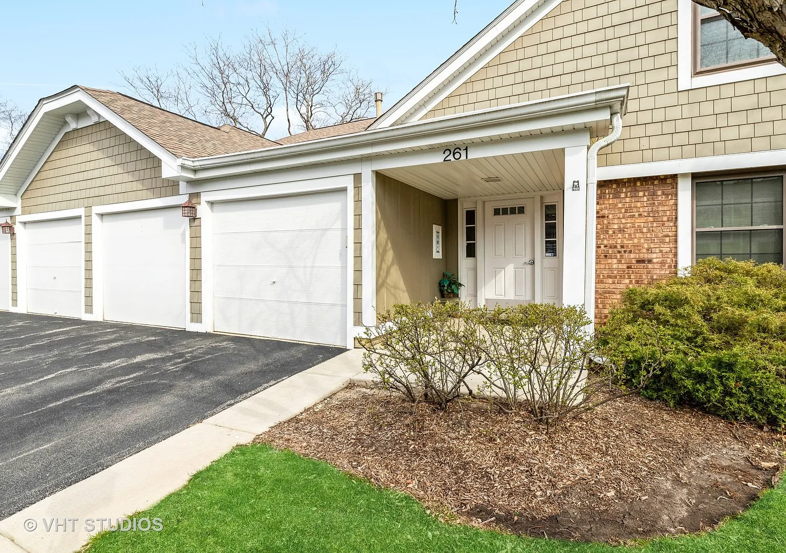 3 bed, 1200 sqft, $2,775 — Photo 1