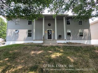 201 NW Barr Rd APT B, Grain Valley, MO 64029