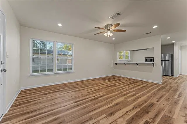 3 bed, 2.0 bath, 1739 sqft, $1,800 — Photo 3