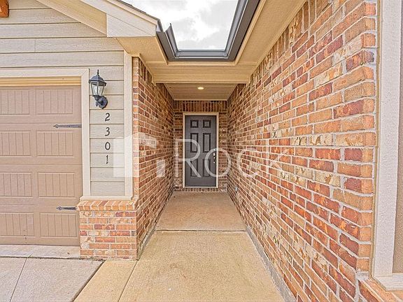 3rd image of 2301 Scarlet Ln