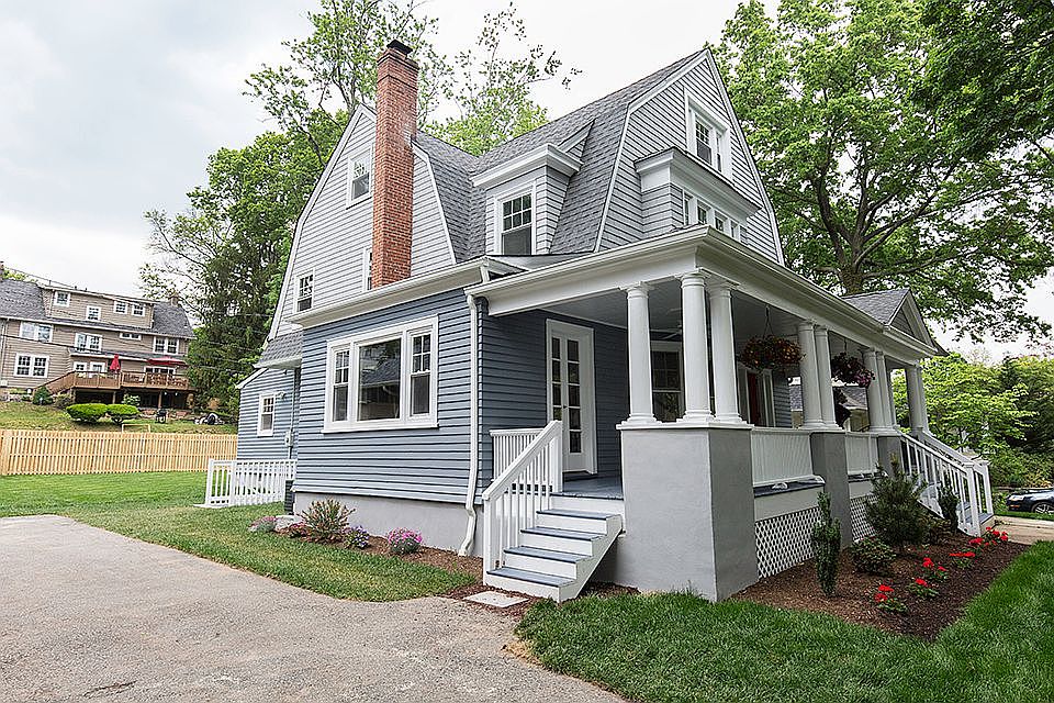 1st image of 425 Hillside Pl