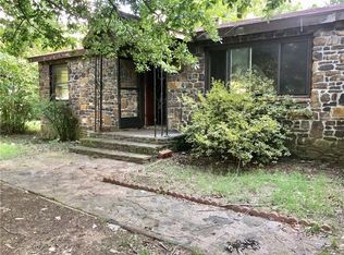 89 W Old Depot Rd, Farmington, AR 72730