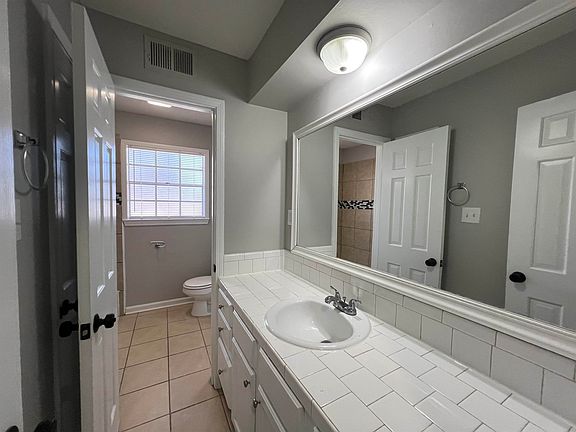 5th image of 2935 Invergarry Rd