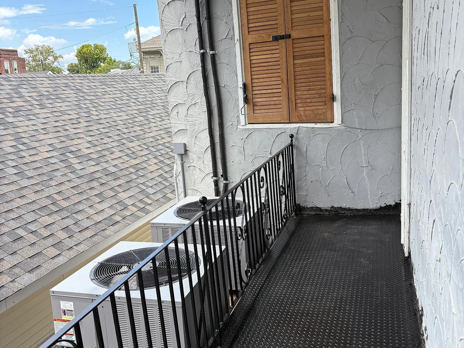 2 bed, 1100 sqft, $2,050 — Photo 2