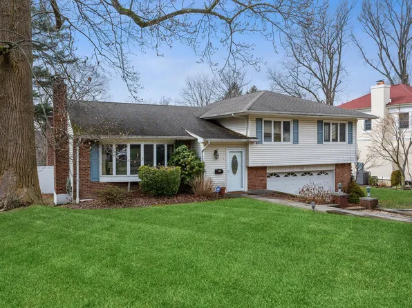 80 Pinewood Rd, Manhasset, NY 11030