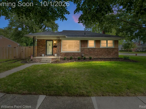 22404 Edgewood St, Saint Clair Shores, MI 48080