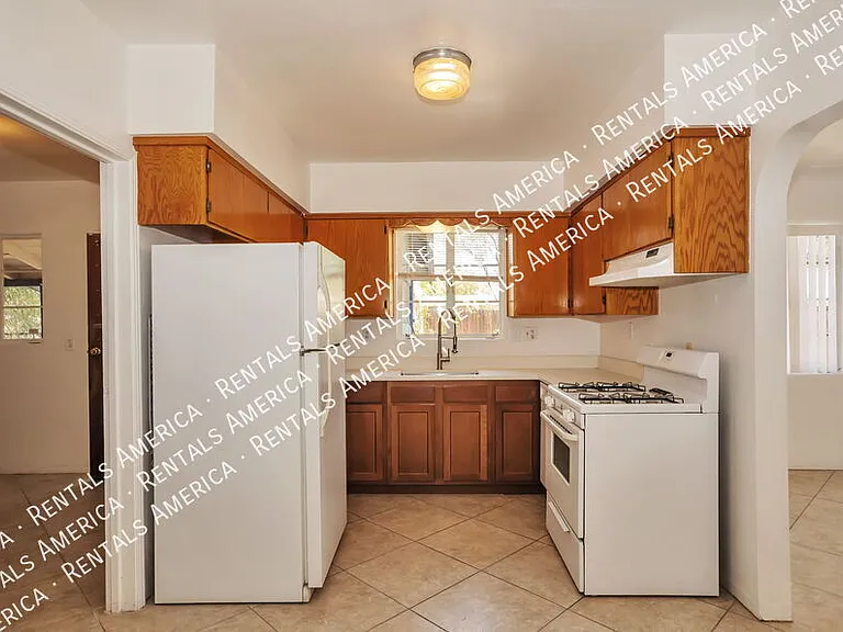 3733 N Mountain Ave #A — Photo 8