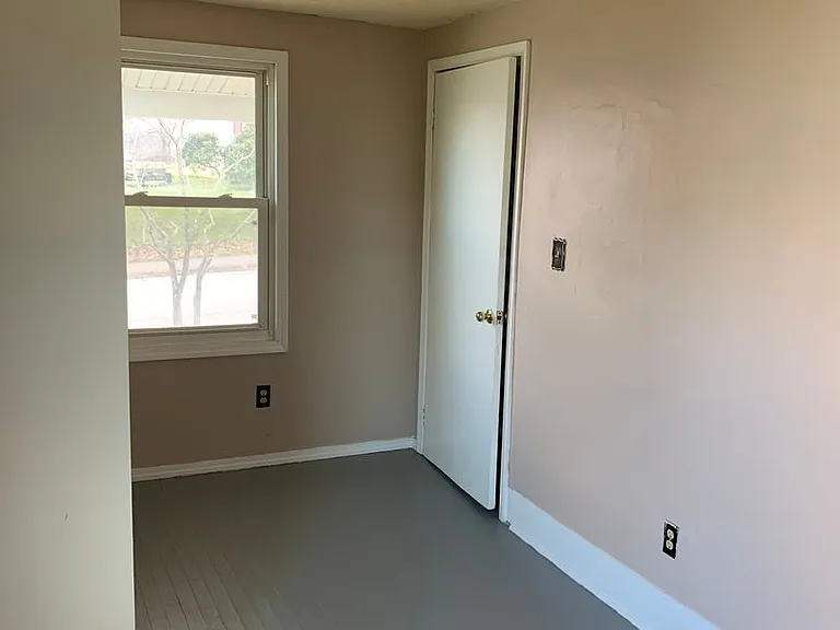 1015 Lynn St — Photo 8