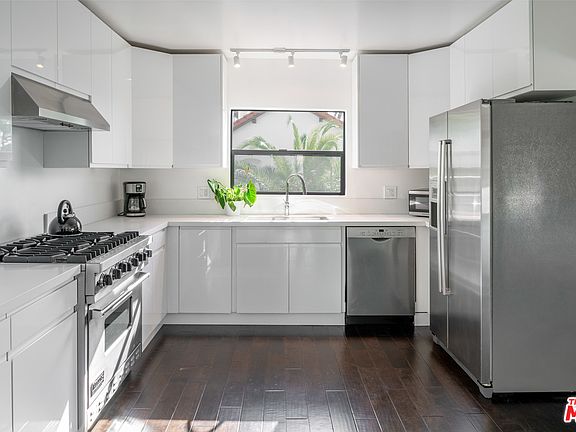 3rd image of 6261 Primrose Ave