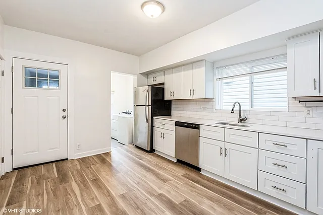 2909 N Ridgeway Ave #1 — Photo 2