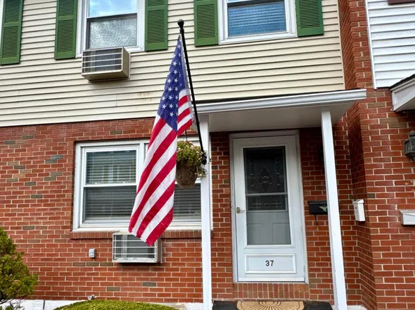 37 Adirondack Ln, Plattsburgh, NY 12901