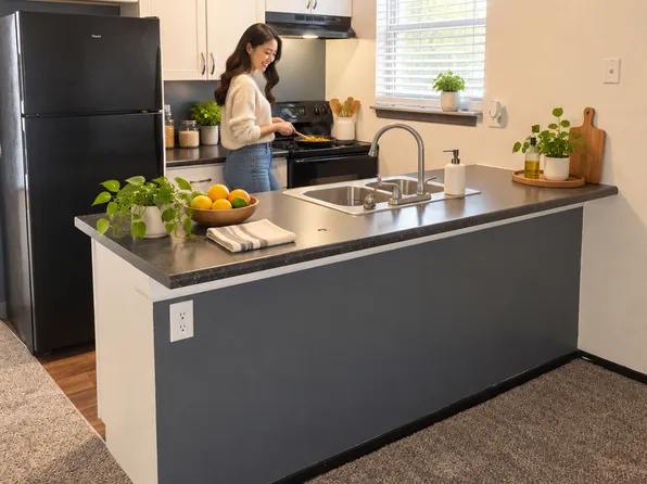$300 OFF MOVE-IN COSTS Make Maple Ridge Your New Home!