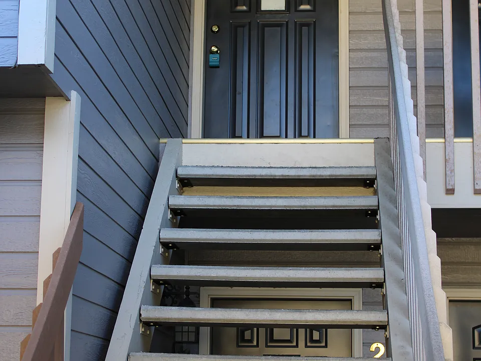 1315 N Western Ave #204