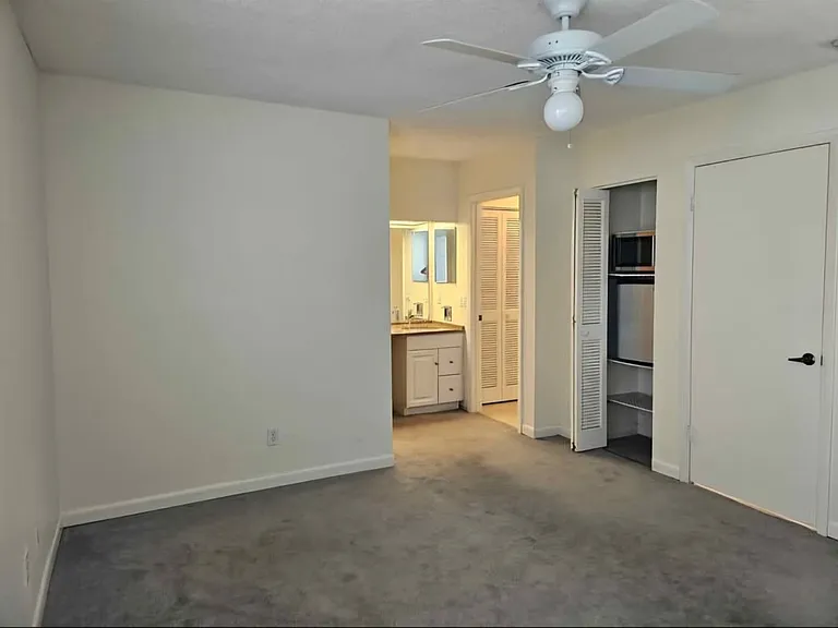 8705 Cove Ct #8705 — Photo 9