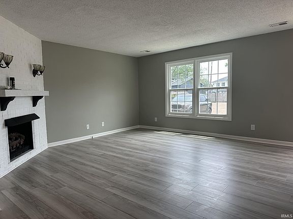 5th image of 205 Olde Newburgh Dr