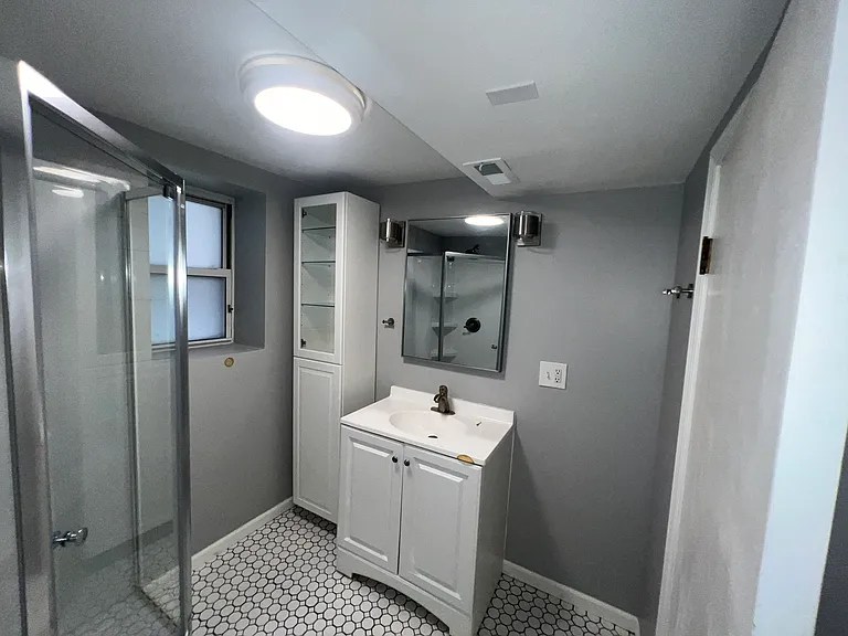 2543 W Thomas St #G — Photo 16
