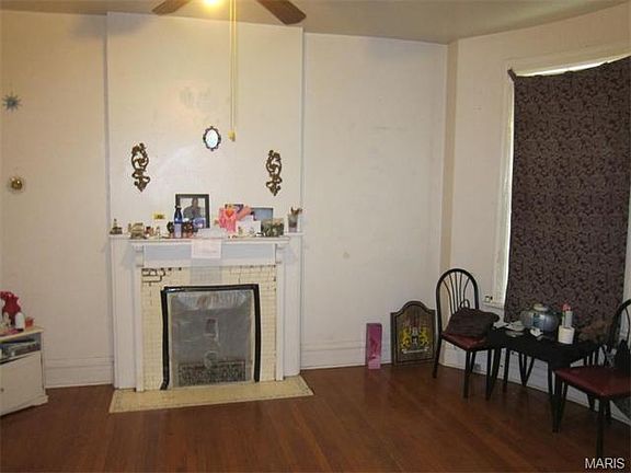 4th image of 4027-4029 Botanical Ave