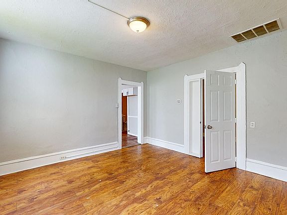 5th image of 3347 Seymour Ave Front Up