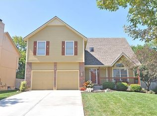 15512 Glenwood St, Overland Park, KS 66223