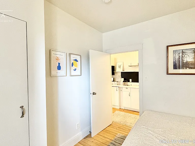 208 Clarence St #2 — Photo 5