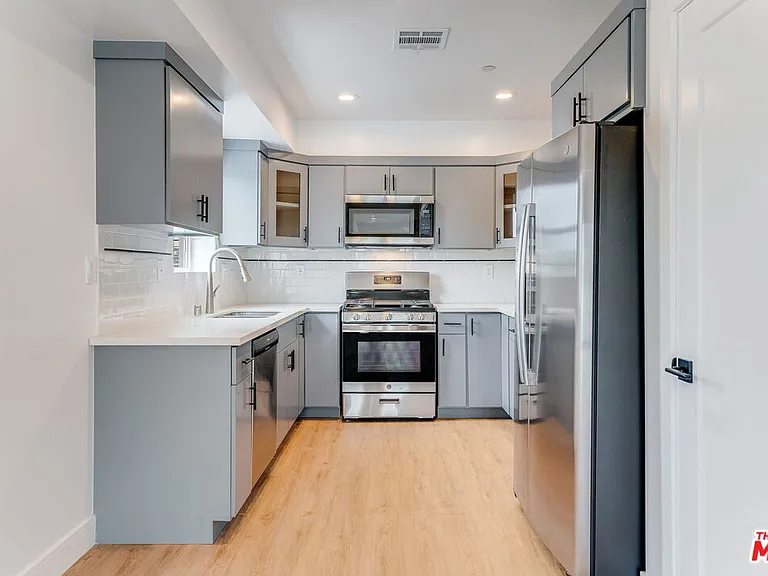 1802 1/2 S Highland Ave — Photo 4