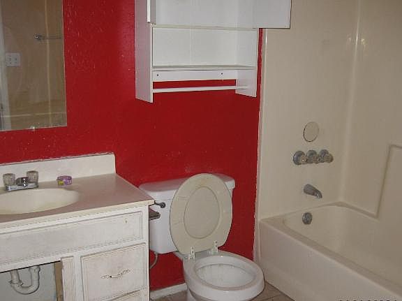 5th image of 2915 N 79th Dr