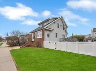 666 E Penn St, Long Beach, NY 11561